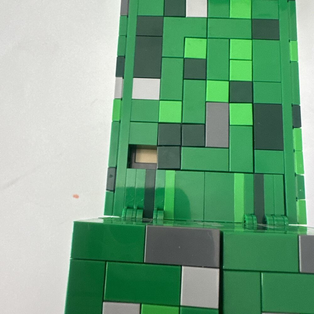 Lego Minecraft Set The Creeper Posable Building Toy - Picture 5 of 8